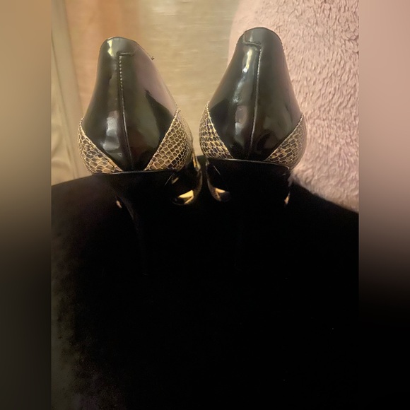Guess, snake print heels in black, peep toe shoes in size 8, New never worn - Picture 3 of 7